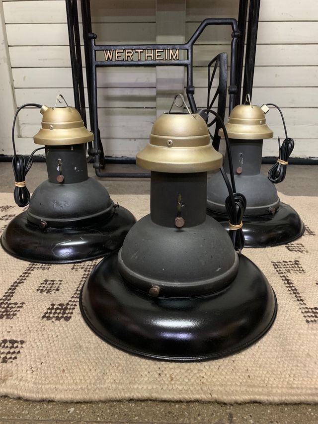 Rimangono 2 fari industriali. Antichi. 70 unità