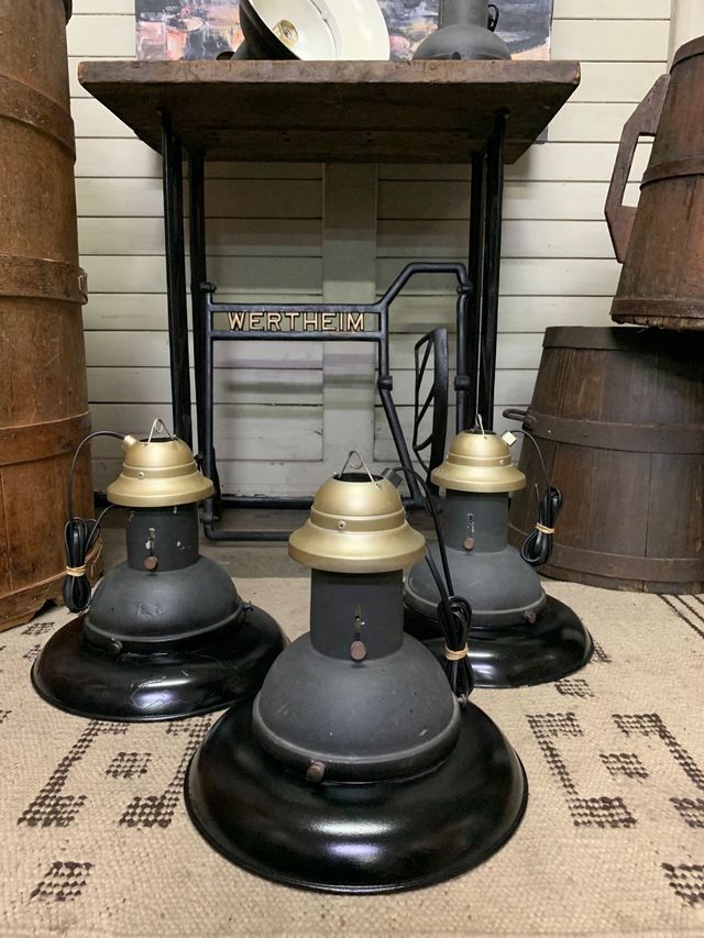 Rimangono 2 fari industriali. Antichi. 70 unità