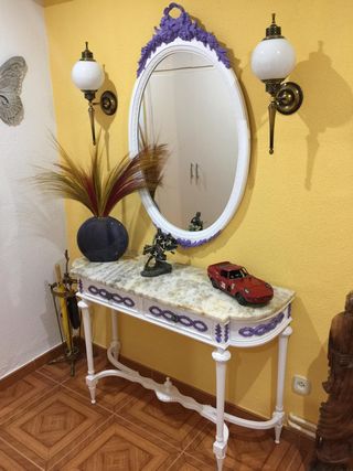 Recibidor vintage blanco y morado