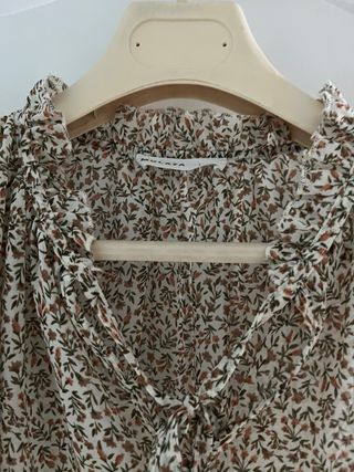 Blusa beige flores-sin mangas