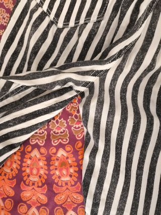 Pantalones rayas verticales blanco-negro. Talla 32