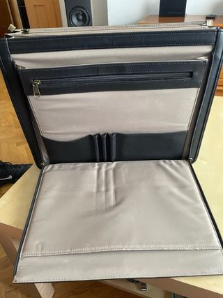 Maletín ejecutivo negro de poli piel 