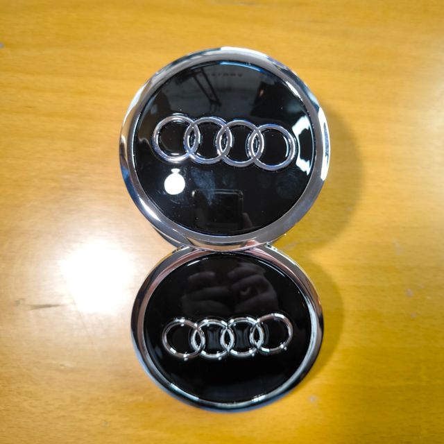 TAPABUJES AUDI 69mm NEGROS - EMBLEMA LLANTAS AUDI