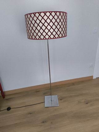 Lámpara pie moderna - roja y blanca