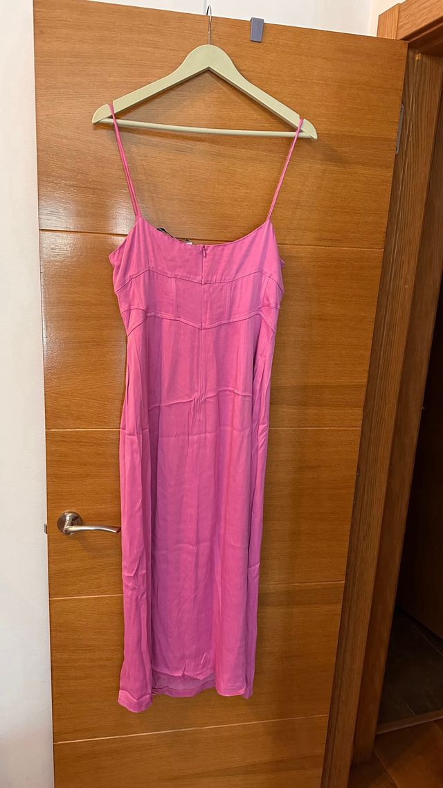 Vestido midi Zara rosa