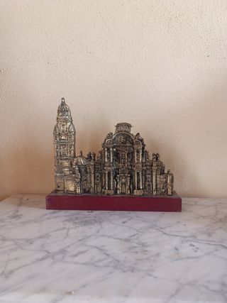 Maqueta Catedral Murcia de resina metalizada en or