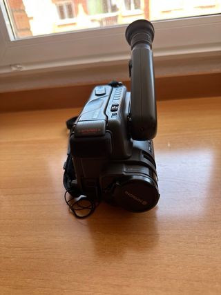 Videocámara Hitachi HiFi Stereo E10E