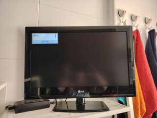 TV  LG  LED HD 720 pulgadas 22LE3320-2A  en negro.