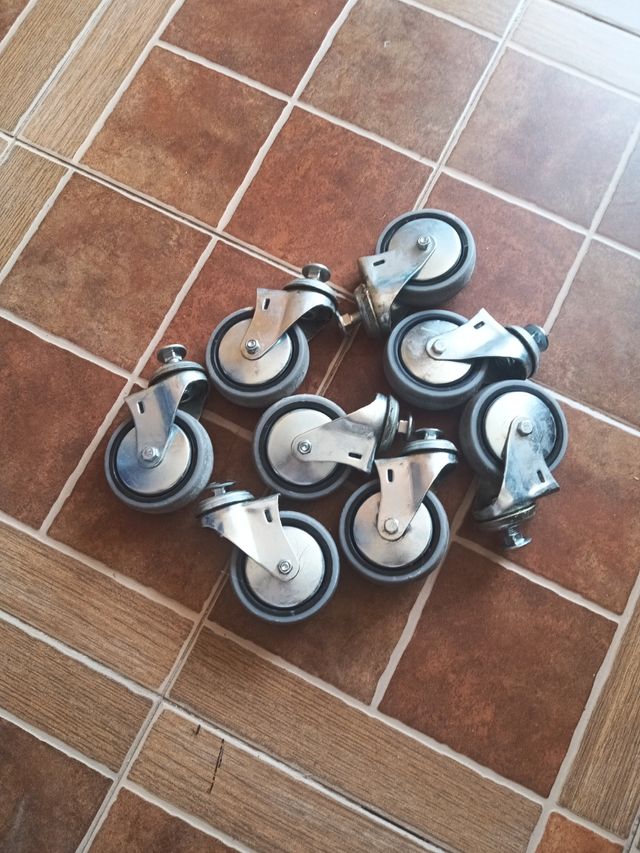 8 Ruedas giratorias