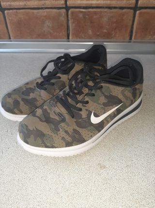 Zapatillas Nike camuflaje mujer 39 de segunda mano por 10 EUR en Getafe en  WALLAPOP