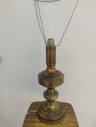 Lámpara mesa vintage dorada de madera y metal
