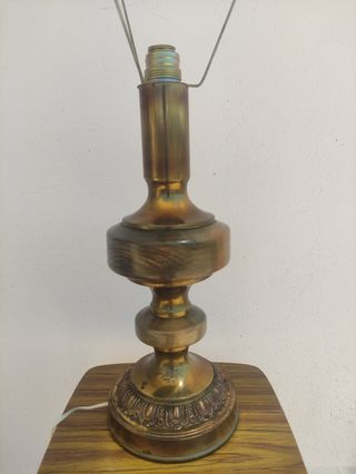Lámpara mesa vintage dorada de madera y metal