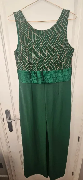 Mono verde esmeralda elegante