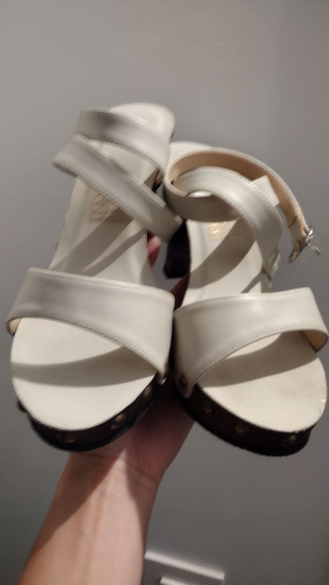 Sandalias cuña blancas verano