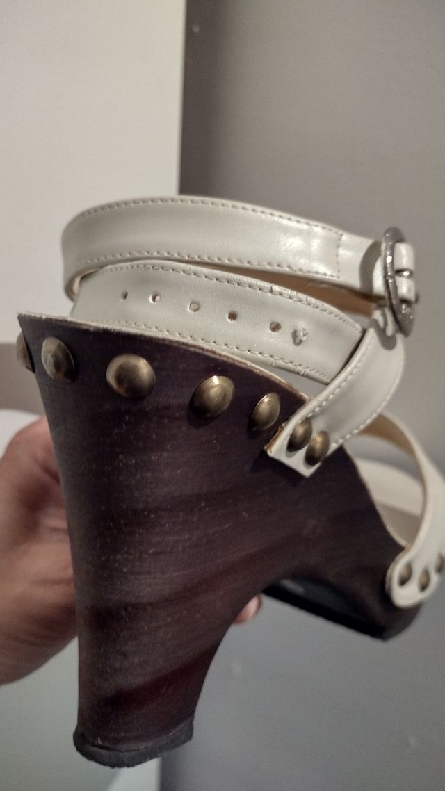 Sandalias cuña blancas verano