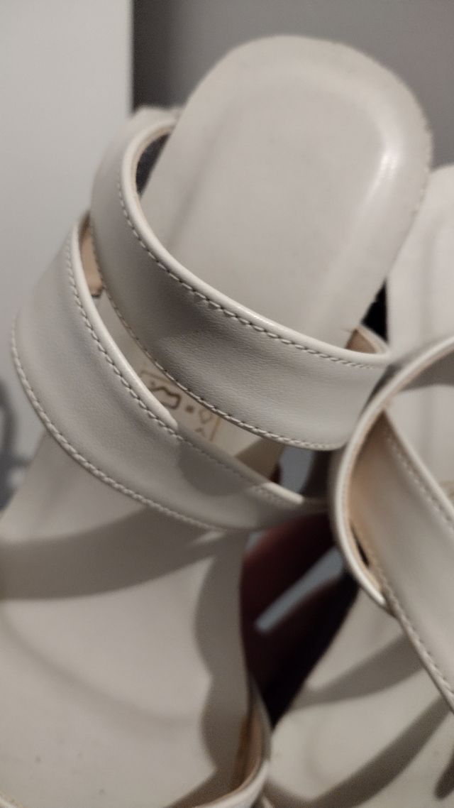 Sandalias cuña blancas verano