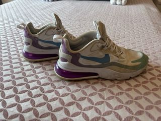 Nike Air Max 270 React - Blancas y Moradas de segunda mano por 20 EUR en  Leganés en WALLAPOP