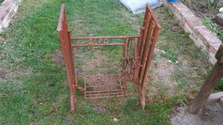 Máquina coser Alfa antigua, con tabla madera