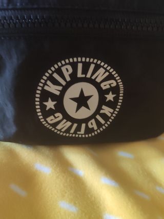 Bolso bandolera Kipling negro.