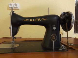 Máquina coser Alfa Antigua