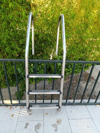 Escalera piscina metalica