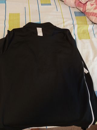 Sudadera Nike negra cuello alto