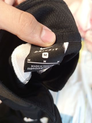 Sudadera Nike negra cuello alto