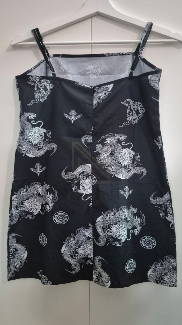 Vestido negro estampado dragón