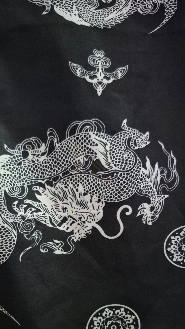 Vestido negro estampado dragón