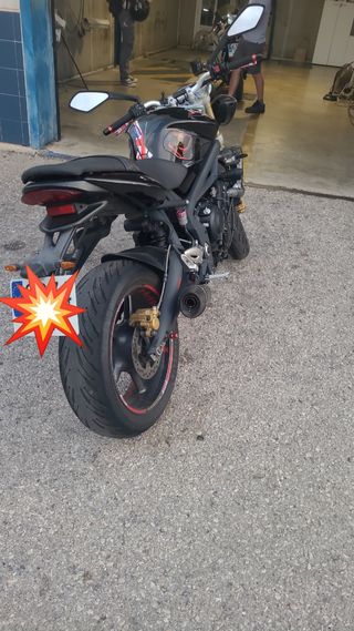 Triumph Street Triple 675 a2