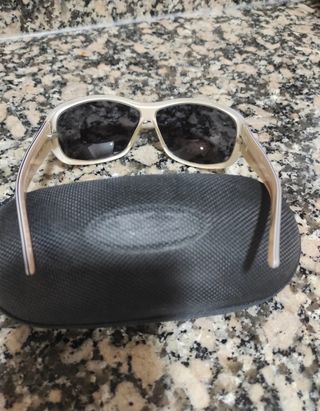 GAFAS DE SOL UNISEX, COLOR BEIGE & NEGRAS