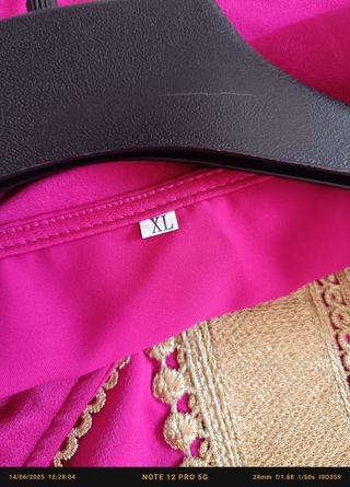 Caftán rosa y dorado bordado con cinturón de tila