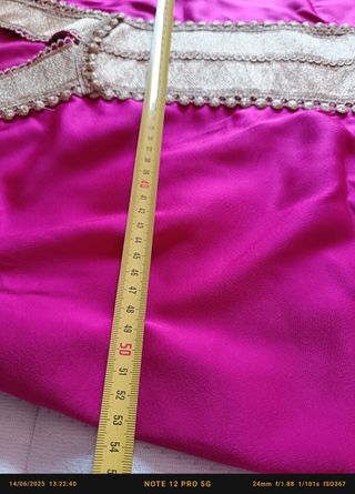 Caftán rosa y dorado bordado con cinturón de tila