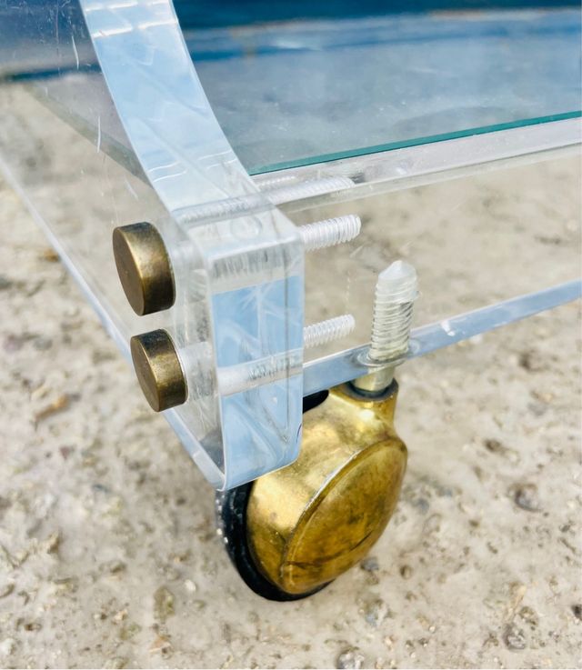 MESITA DE METACRILATO Y CRISTAL CON RUEDAS AÑOS 70