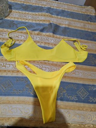 Bikini giallo