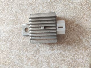 Regulador de Voltaje Quad