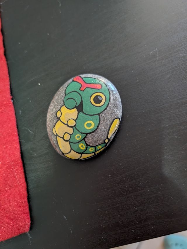 Sasso Pokemon Caterpie Dipinto
