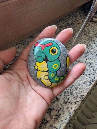 Sasso Pokemon Caterpie Dipinto