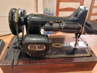 Maquina de coser Singer eléctrica.