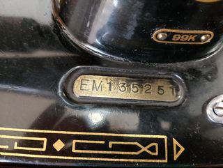 Maquina de coser Singer eléctrica.