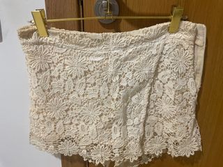 Shorts encaje beige Zara