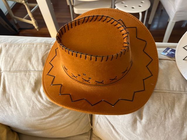 2 Sombreros Vaqueros: Marrón y Blanco