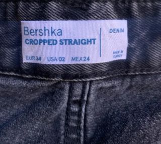 Vaqueros rotos con estampado bandana