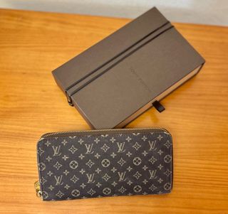 Monedero LV