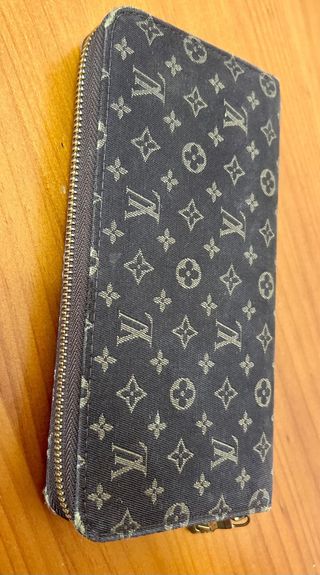 Monedero LV