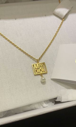 Collar Dior dorado con perla