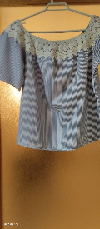 Top a rayas azul y blanco