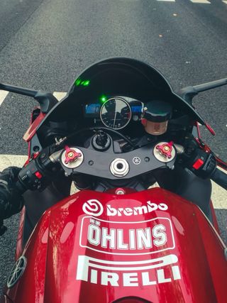 Yamaha YZF R1  
No hago cambios.