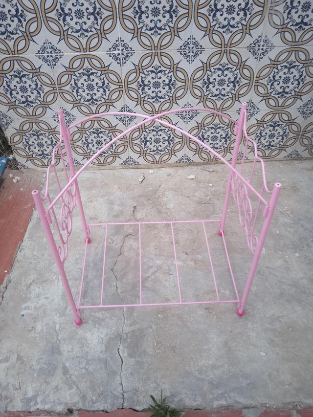 Letto bambole in metallo rosa