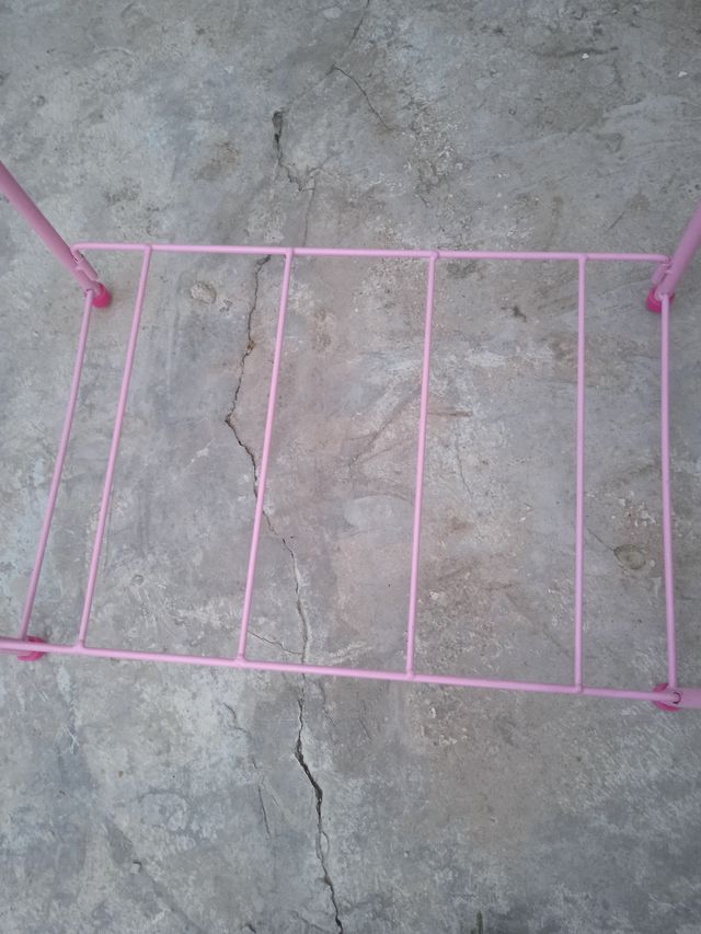 Letto bambole in metallo rosa